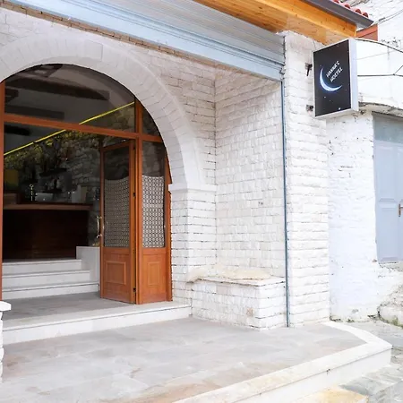 Hanna's Hostel *