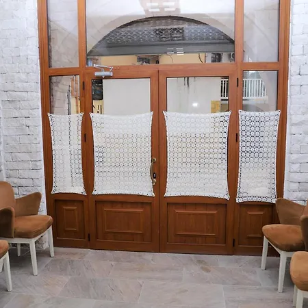 Hanna's Hostel *