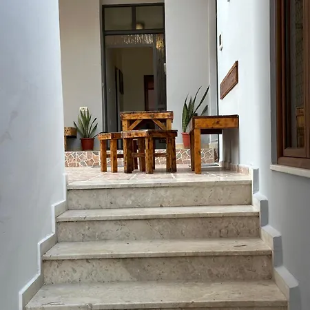 بيت شباب Hanna's